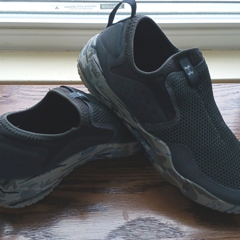 Mens Under Armour Grey Mesh Slip-on size 10.5